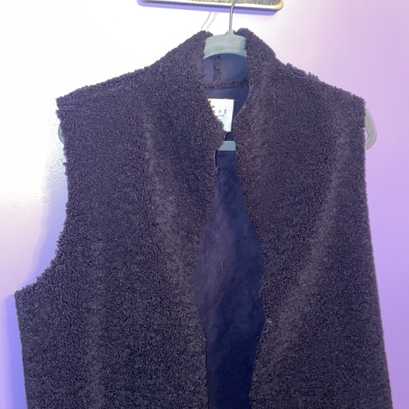 Fuzzy Black Vest - Picture 3 of 4